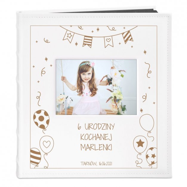 Album na zdjęcia z okienkiem i nadrukiem dla dziewczynki na urodziny