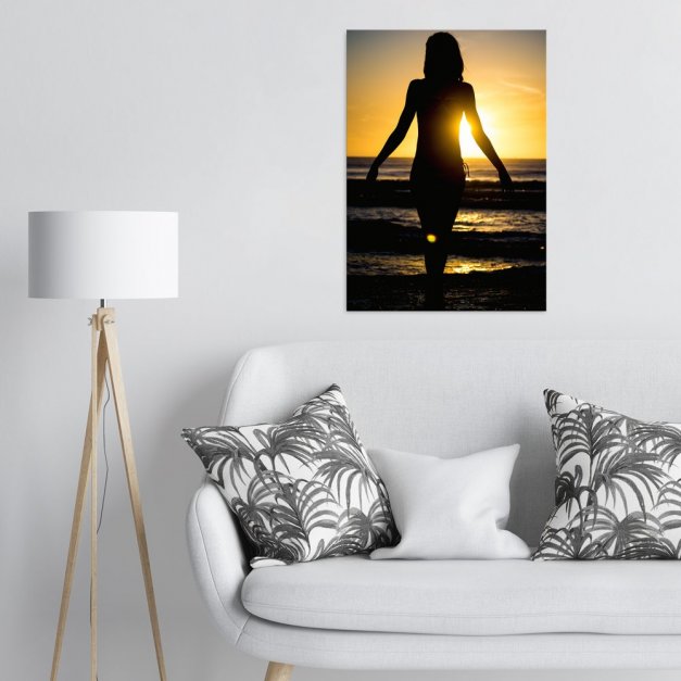 Plakat metalowy kobieta w blasku słońca L