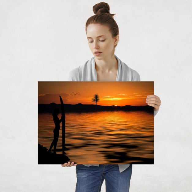 Plakat metalowy surferka na tle zachodzącego słońca L