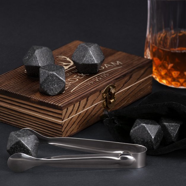 Kamienie do whisky kostki w drewnianym opakowaniu z grawerem dla dziadka na urodziny