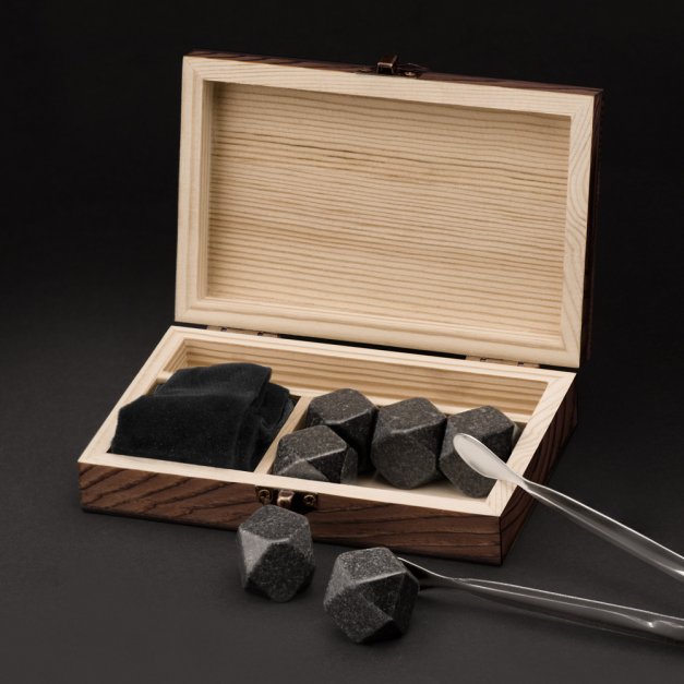 Kamienie do whisky kostki w drewnianym opakowaniu z grawerem dla wędkarza