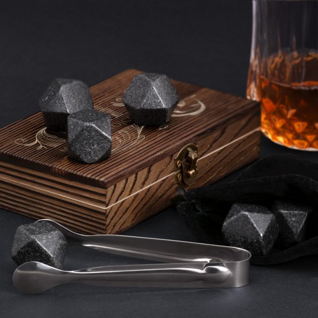 Kamienie do whisky kostki w drewnianym opakowaniu z grawerem dla niej