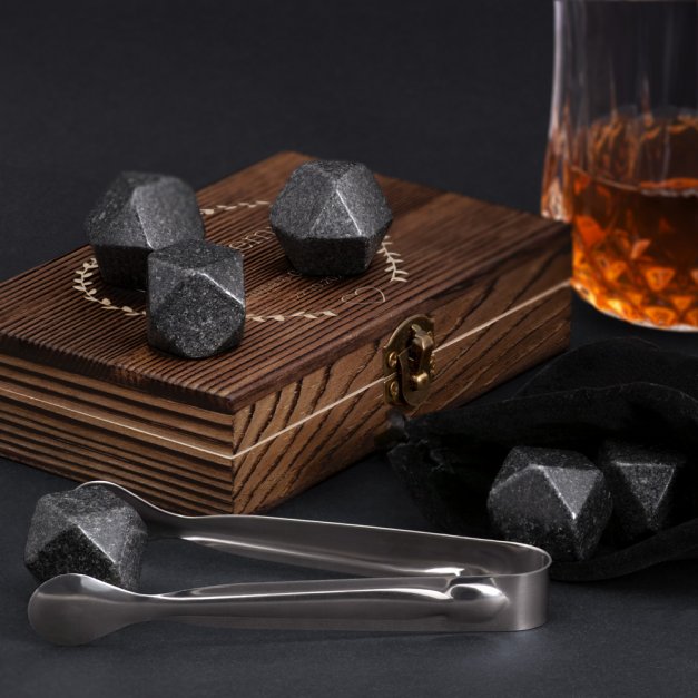 Kamienie do whisky kostki w drewnianym opakowaniu z grawerem jako podziękowanie ślubne