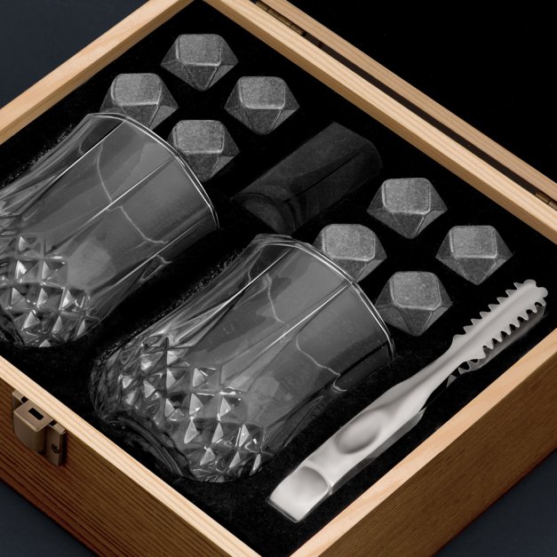 Kamienie do whisky kostki ze szklankami w drewnianym pudełku z grawerem jako podziękowanie ślubne
