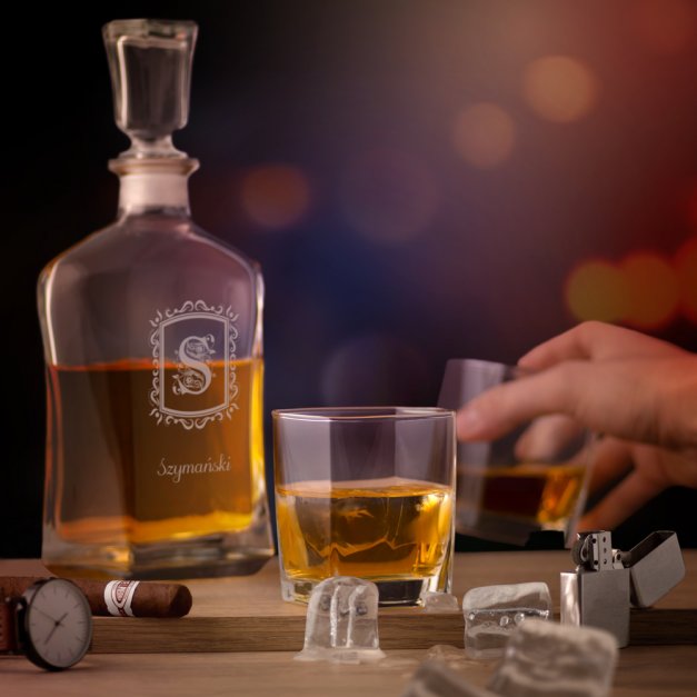 Karafka szklana z grawerem dla konesera whisky na urodziny