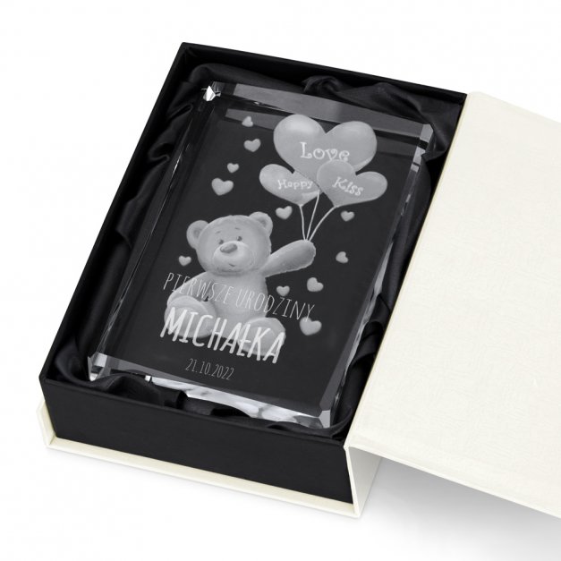 Kryształ 3D grawerowany w pudełku z nadrukiem dla chłopca na roczek