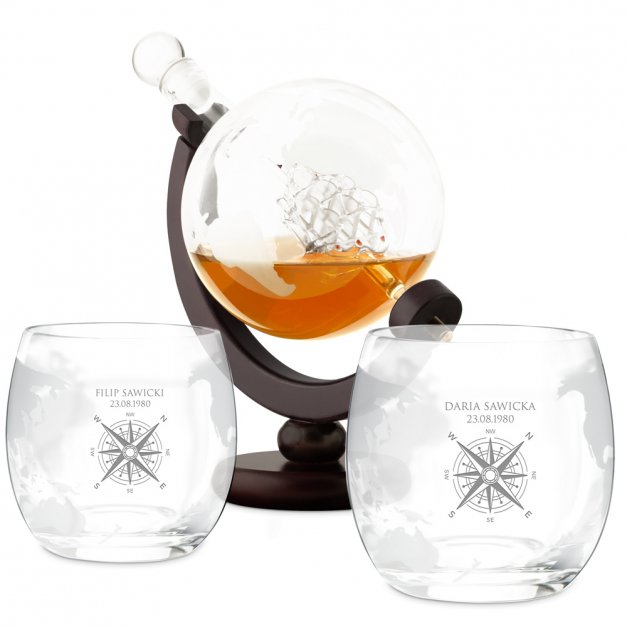 Zestaw do whisky karafka globus statek z 2 szklankami z grawerem dla pary podróżników