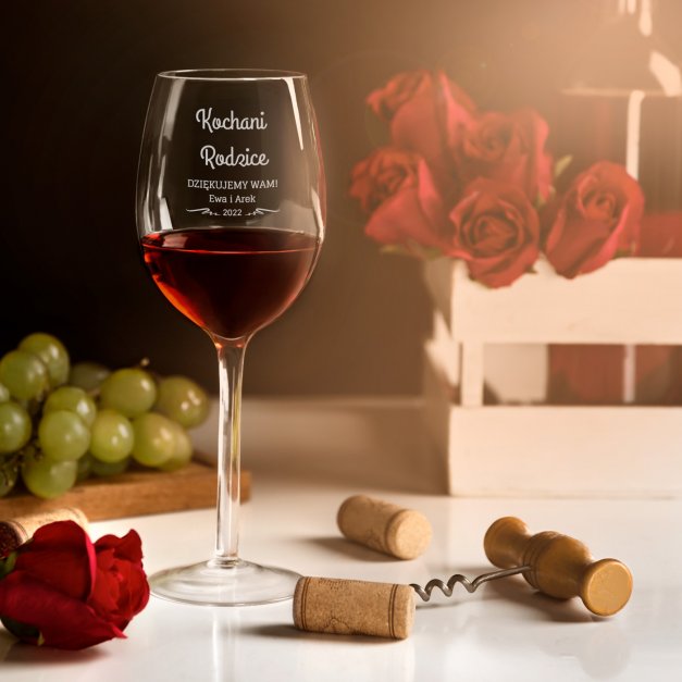Kieliszek szklany do wina z grawerem dla rodziców jako podziękowanie ślubne