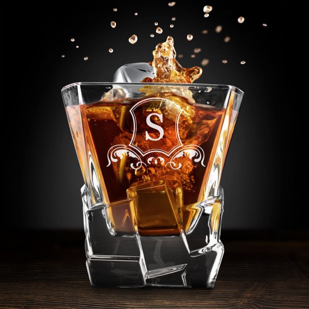 Szklanka do whisky z grawerowanym inicjałem dla gentlemana