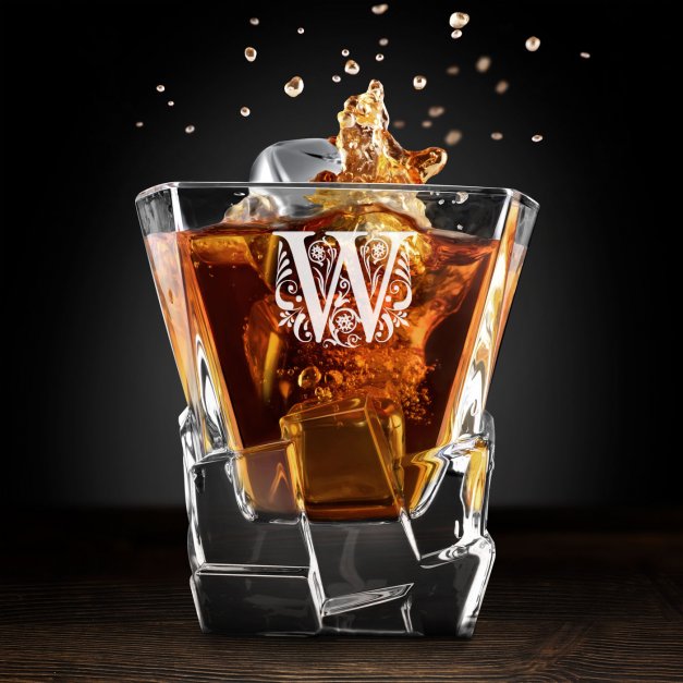 Szklanka do whisky z grawerowanym inicjałem dla gentlemana
