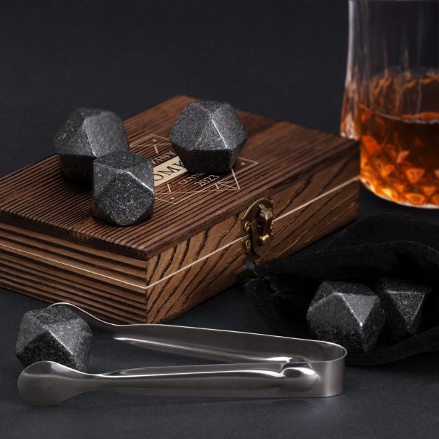 Kamienie do whisky kostki w drewnianym opakowaniu z grawerem dla niego na 18 urodziny