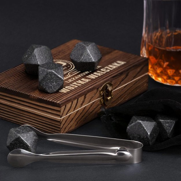 Kamienie do whisky kostki w drewnianym opakowaniu z grawerem dla niego na 40 urodziny