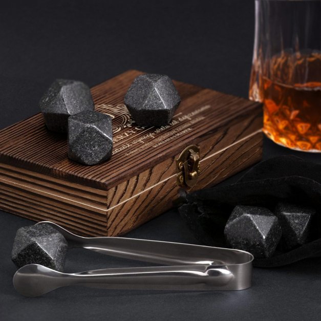 Kamienie do whisky kostki w drewnianym opakowaniu z grawerem dla niego na 60 urodziny