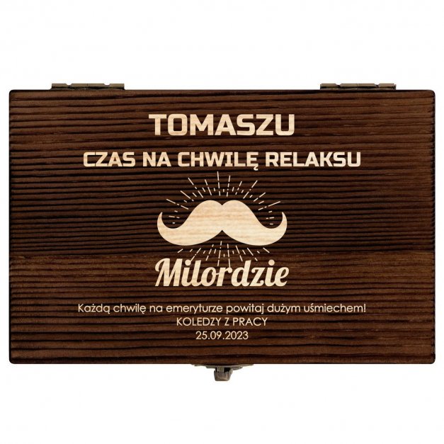 Kamienie do whisky kostki w drewnianym opakowaniu z grawerem dla kolegi emeryta