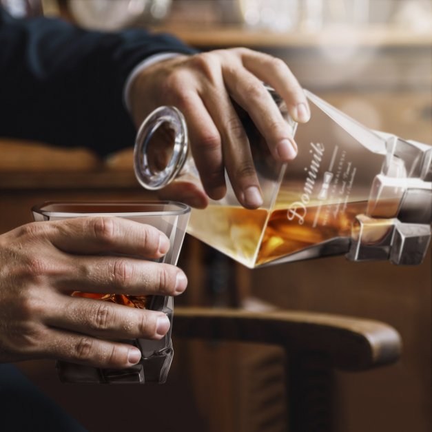 Karafka Ice Blink i 6 szklanek z grawerem dla gentlemana na wieczór kawalerski