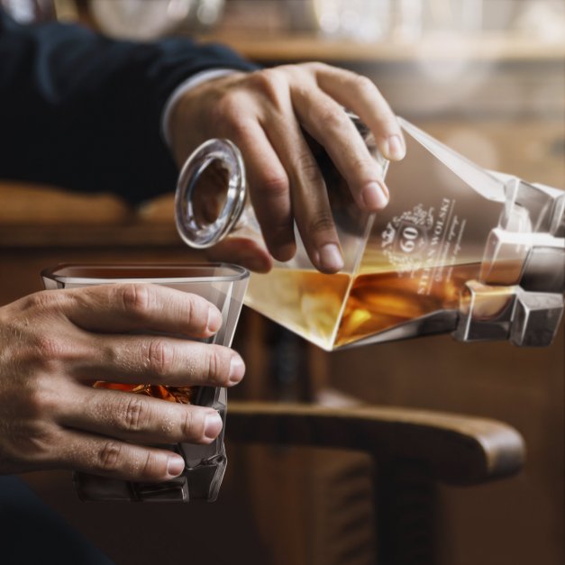 Karafka Ice Blink i 2 szklanki z grawerem dla gentlemana na 60 urodziny
