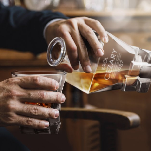 Karafka Ice Blink i 4 szklanki z grawerem dla konesera whisky na urodziny