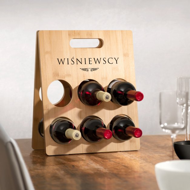 Drewniany stojak na wino z nadrukiem na prezent dla pary na ślub rocznicę parapetówkę