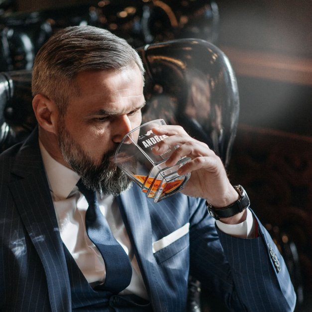 Szklanka do whisky geometric z grawerem dla gentlemana na święta