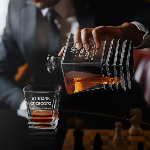 Karafka geometric z 6 szklankami i grawerem dla konesera whisky