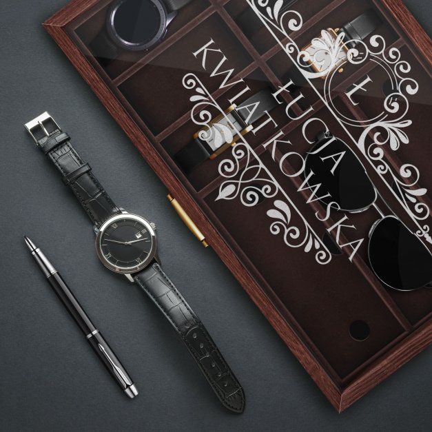 Szkatułka brązowa na zegarki i okulary z grawerem dla niej