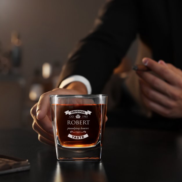 Szklanka do whisky z grawerem dla konesera na urodziny