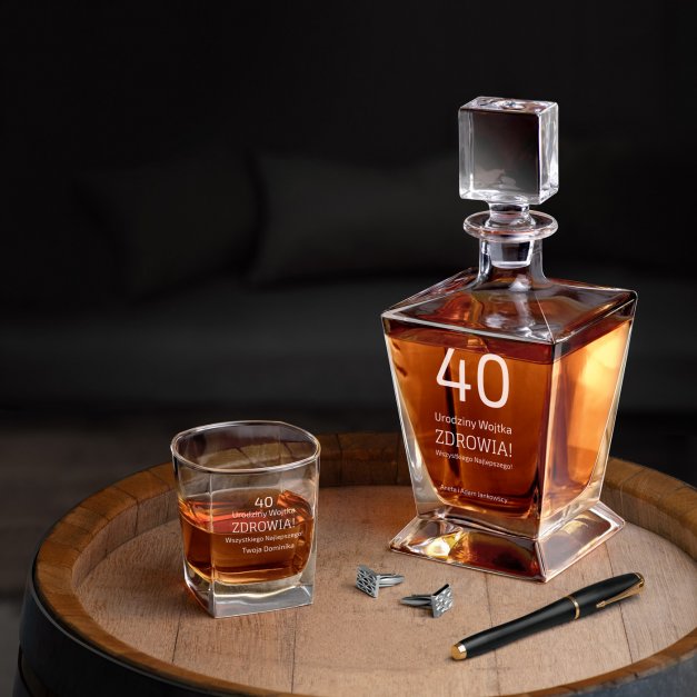 Karafka do whisky pyramid z 4 szklankami capitol i grawerem dla niego na 40 urodziny