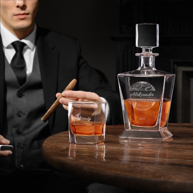 Karafka do whisky pyramid z 6 szklankami capitol i grawerem dla niego podróżnika z okazji awansu imienin urodzin