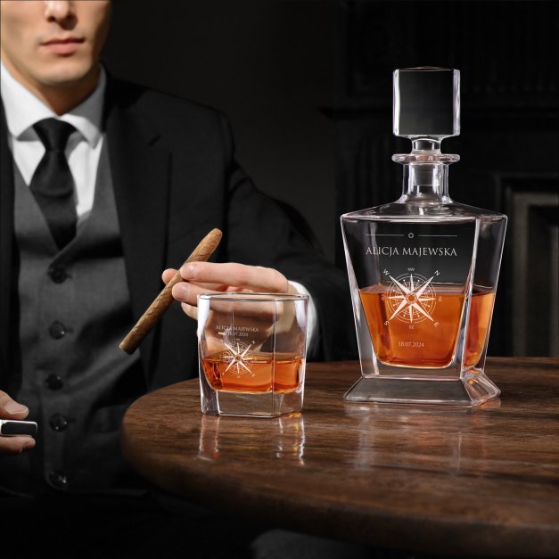 Karafka do whisky pyramid z 6 szklankami capitol i grawerem dla podróżnika miłośnika gór na urodziny