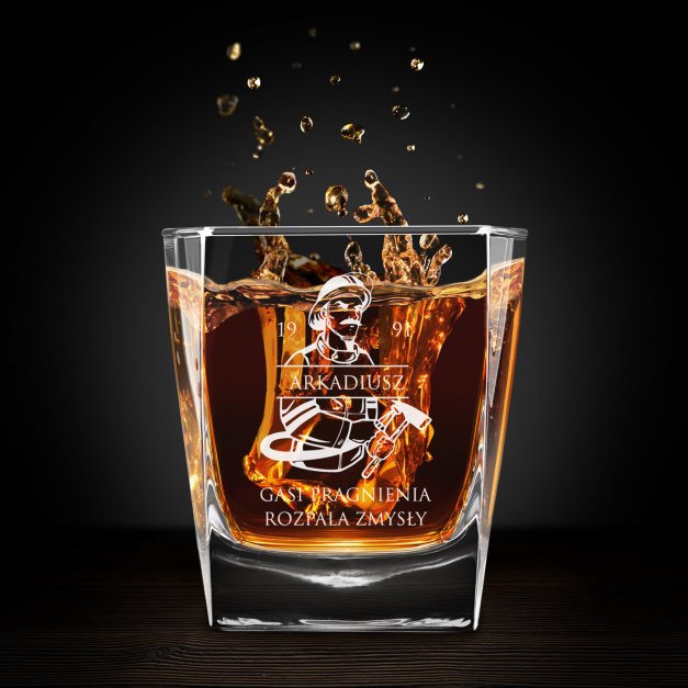 Karafka do whisky pyramid z 4 szklankami capitol i grawerem dla strażaka na urodziny