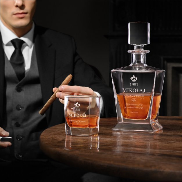 Karafka do whisky pyramid z 4 szklankami capitol i grawerem dla gentlemana na 40 urodziny