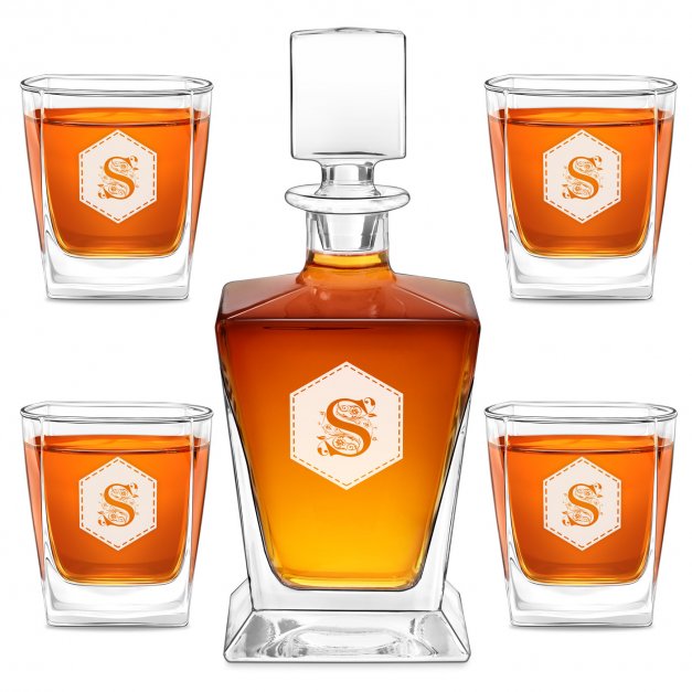Karafka do whisky pyramid z 4 szklankami capitol i grawerowanym inicjałem dla gentlemana