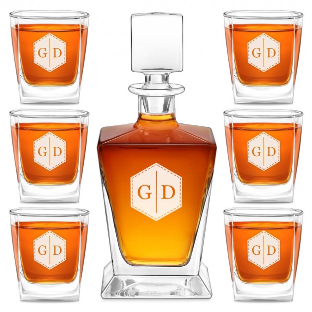 Karafka do whisky pyramid z 6 szklankami capitol i grawerowanymi inicjałami dla pary na ślub rocznicę parapetówkę
