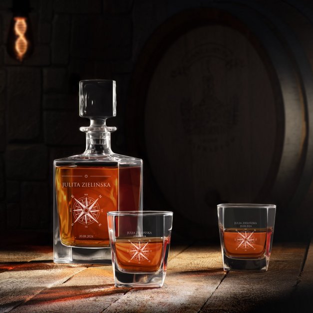 Karafka do whisky cube z 2 szklankami i grawerem dla podróżnika miłośnika gór żeglarza na imieniny