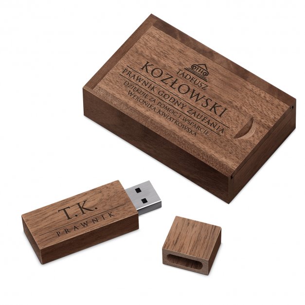 Drewniany pendrive 32 GB w pudełku z grawerem dla prawnika