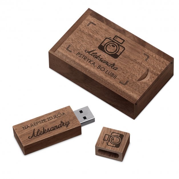 Drewniany pendrive 32 GB w pudełku z grawerem dla niej fotografa na imieniny