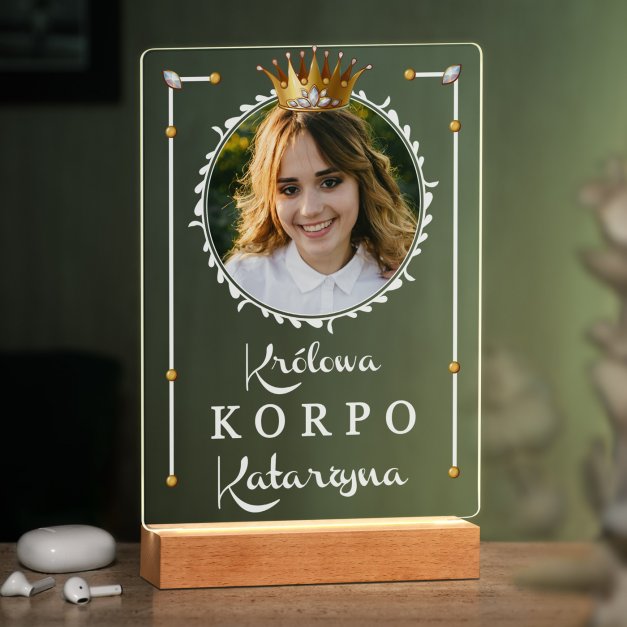 Lampka ramka XL z wydrukiem na szkle akrylowym i podświetleniem LED dla koleżanki szefowej z okazji awansu w pracy