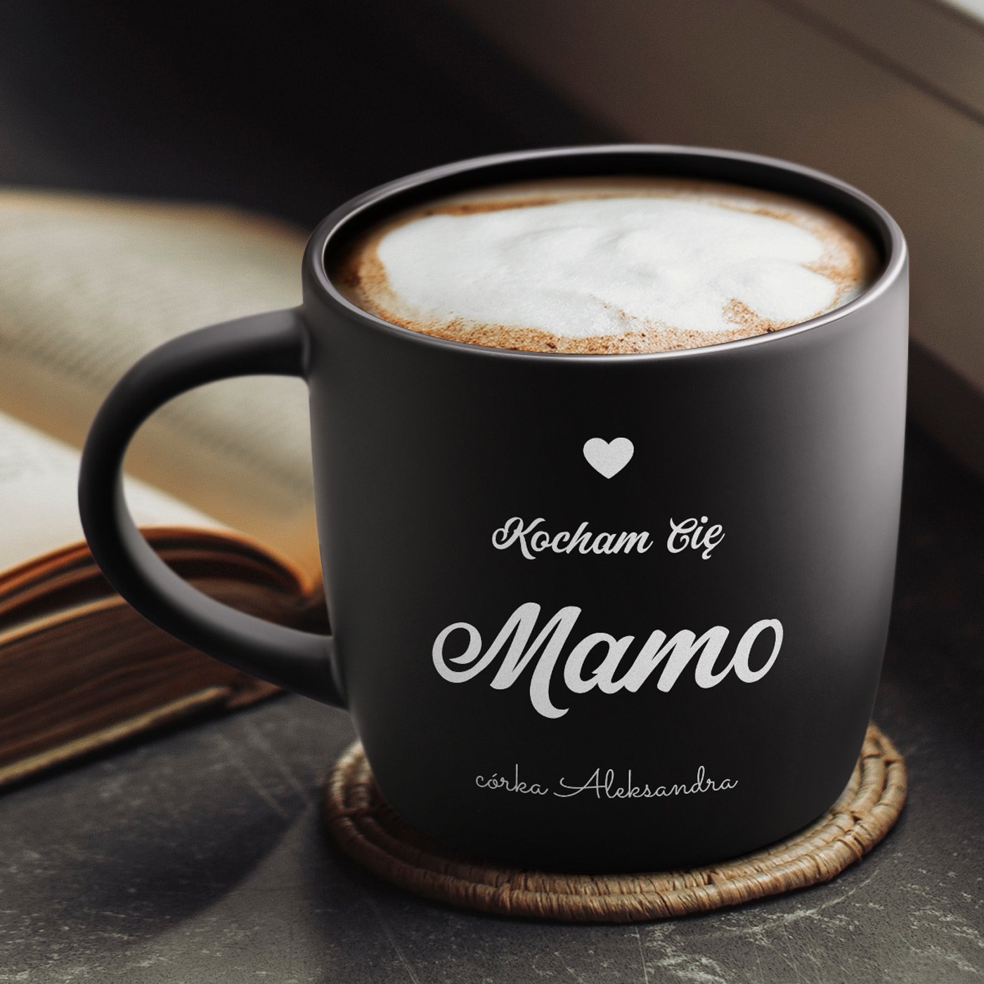 Kubek ceramiczny czarny rodek czarny z grawerem dla mamy na imieniny Dzie Matki