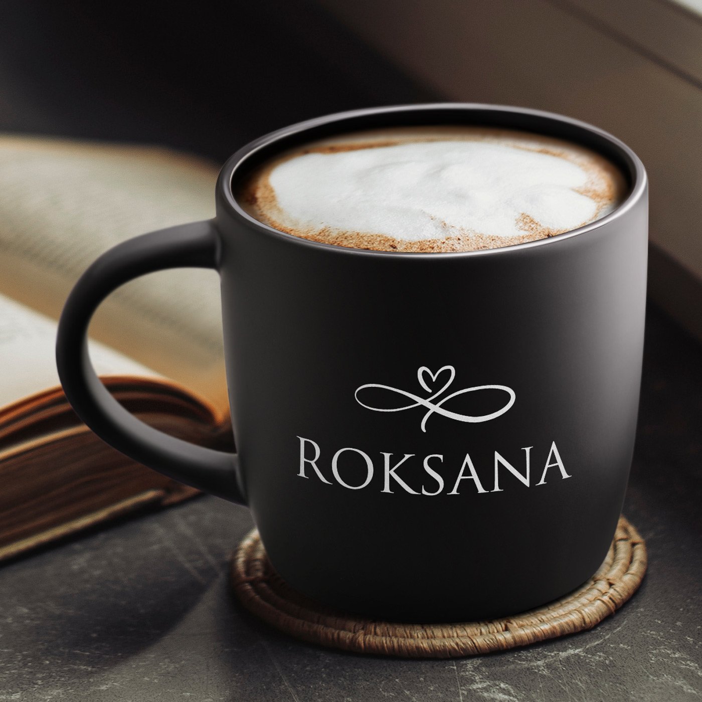 Kubek ceramiczny czarny rodek czarny z grawerem dla niej na imieniny