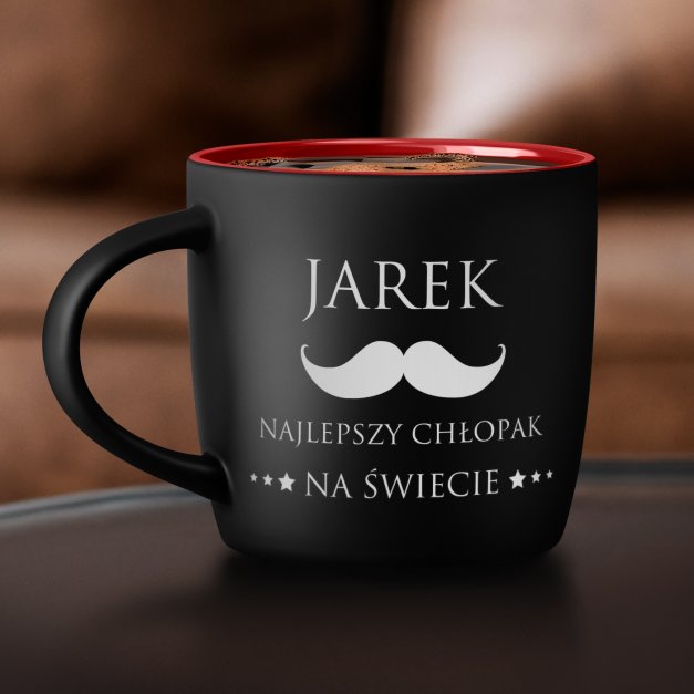 Kubek ceramiczny czarny środek czerwony z grawerem dla chłopaka