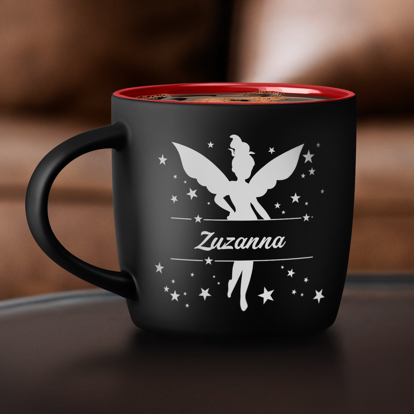Kubek ceramiczny czarny rodek czerwony z grawerem dla dziewczynki na imieniny Dzie Dziecka