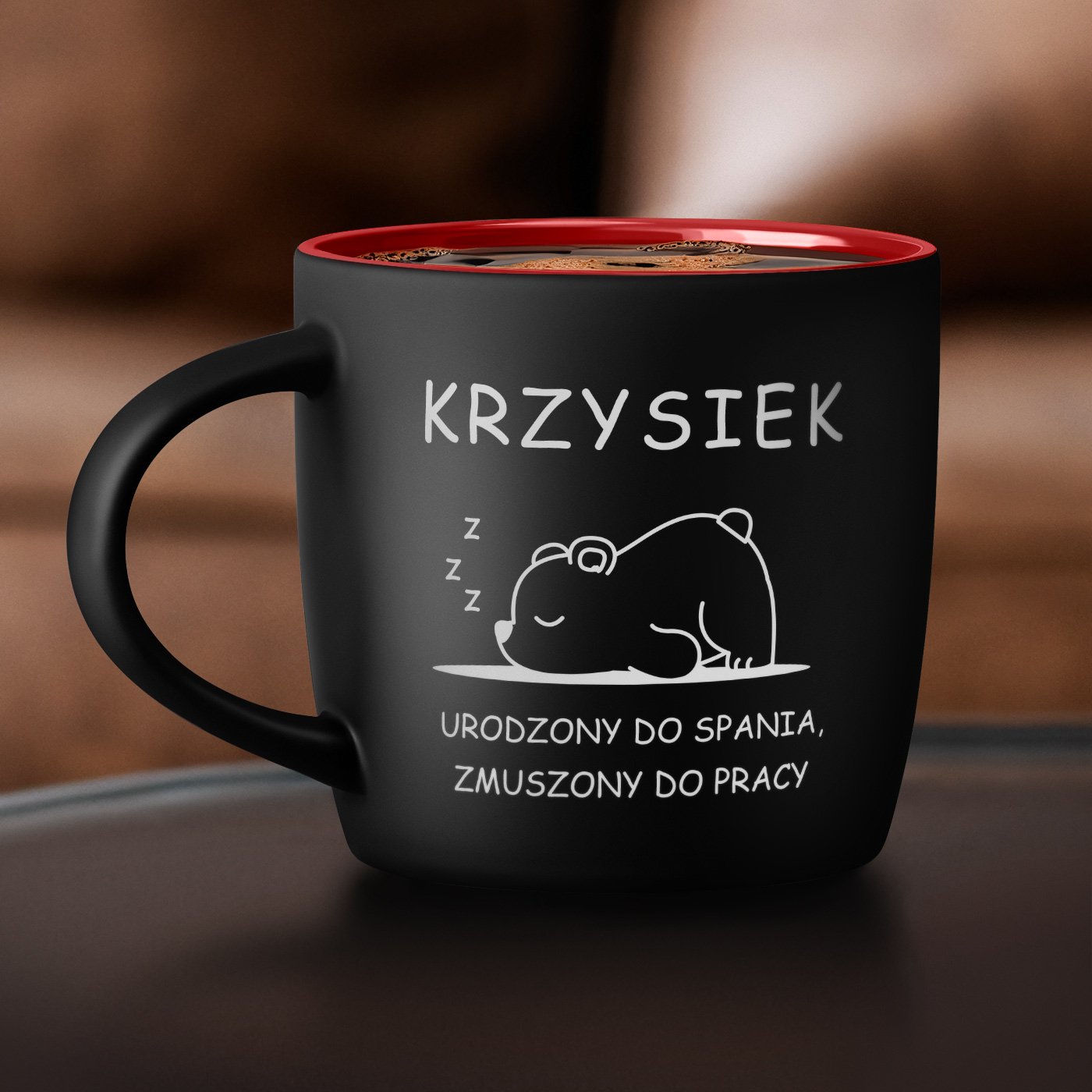 Kubek ceramiczny czarny rodek czerwony z grawerem dla piocha pracownika na imieniny