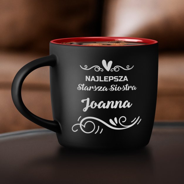 Kubek ceramiczny czarny środek czerwony z grawerem dla siostry na imieniny