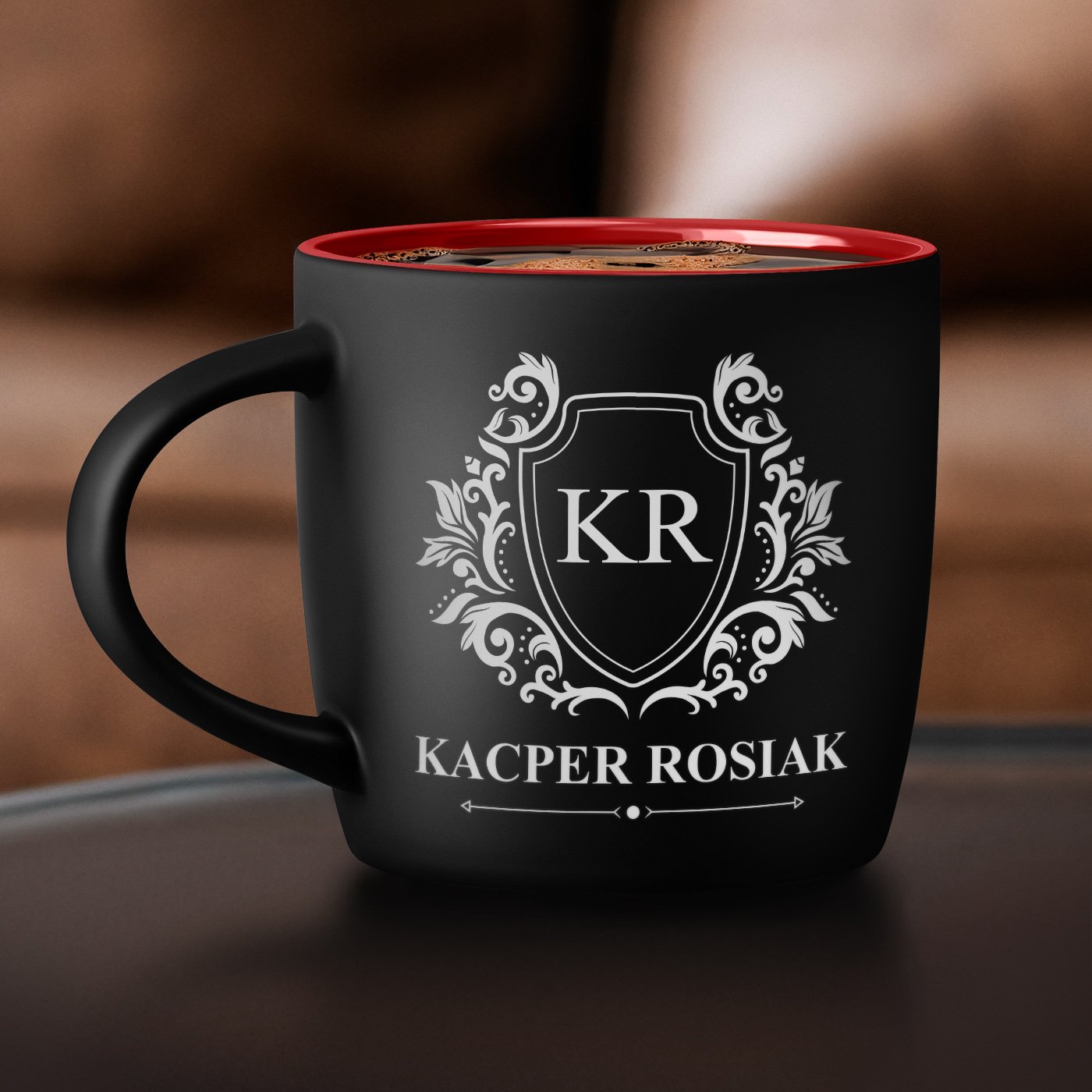 Kubek ceramiczny czarny rodek czerwony z grawerem dla gentlemana