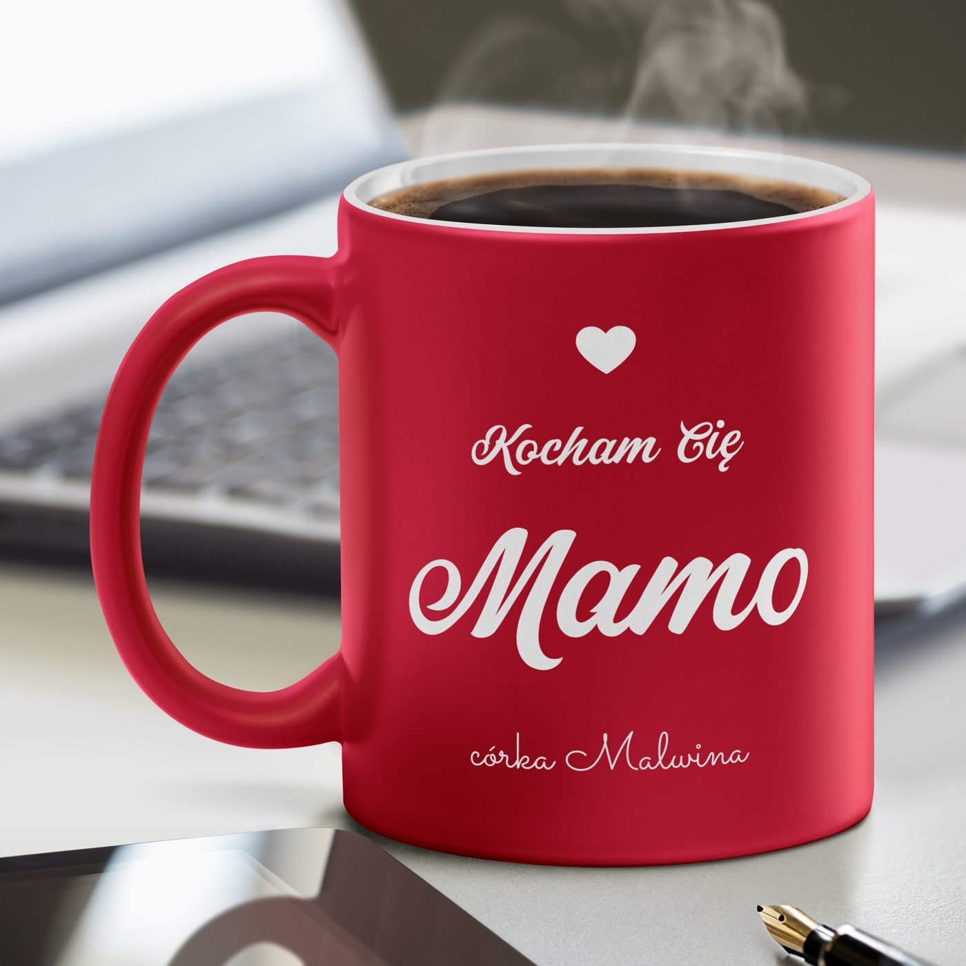 Kubek ceramiczny czerwony z biaym rodkiem z grawerem dla mamy