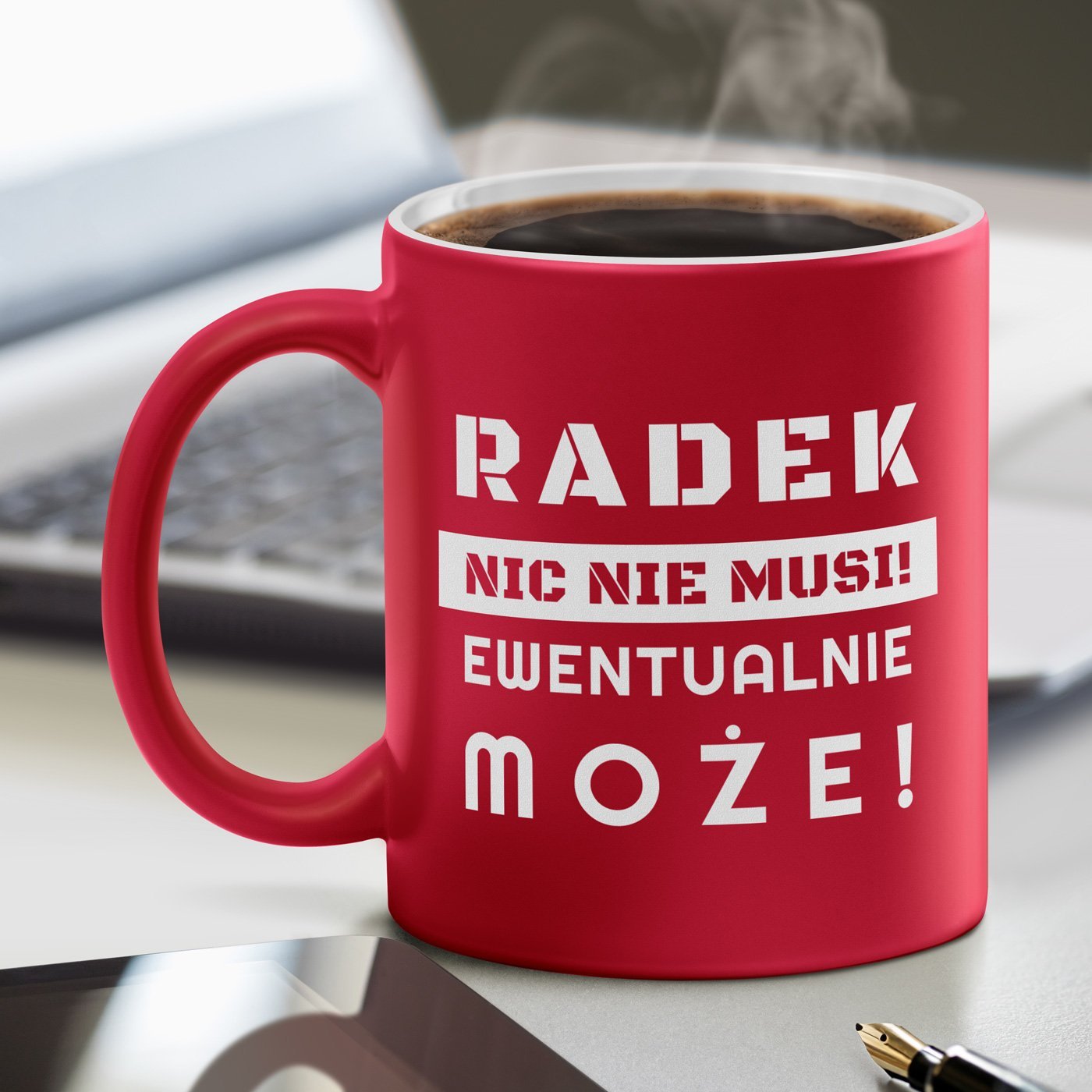 Kubek ceramiczny czerwony z biaym rodkiem z grawerem dla niego emeryta na imieniny