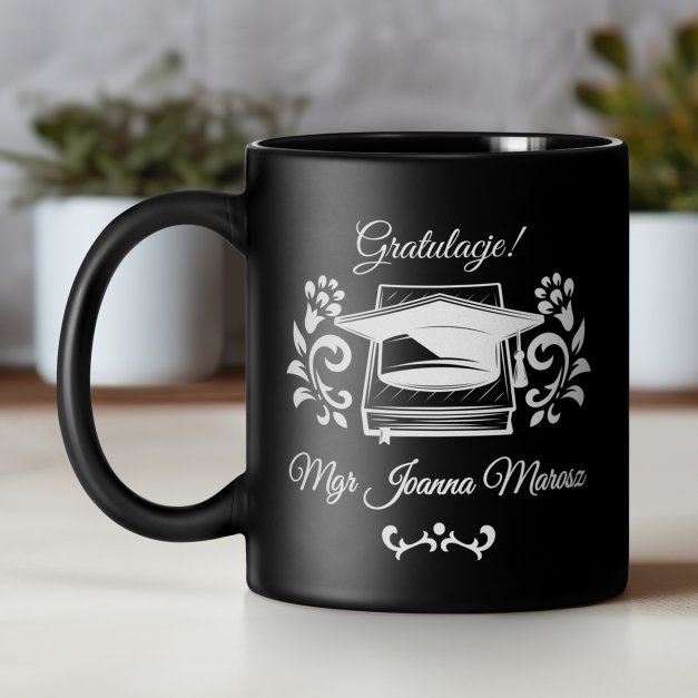 Kubek ceramiczny czarny matowy z grawerem dla niej magistra na absolutorium