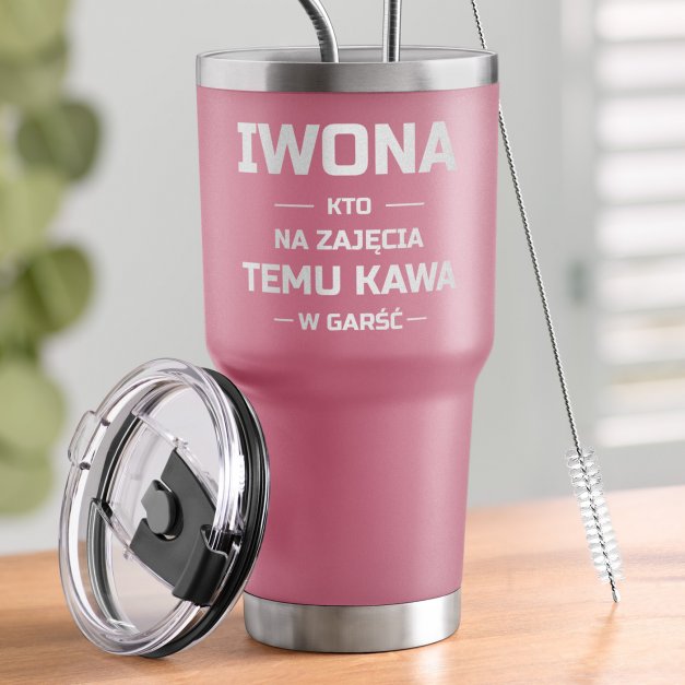 Różowy kubek termiczny z własnym grawerem dla studentki na imieniny