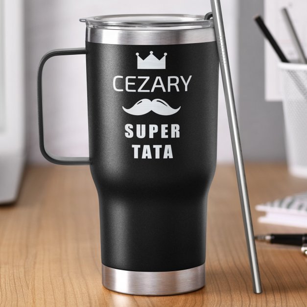 Czarny kubek termiczny z uchem i własnym grawerem dla taty