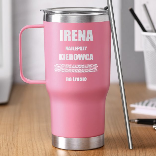 Różowy kubek termiczny z uchem i własnym grawerem dla kierowcy